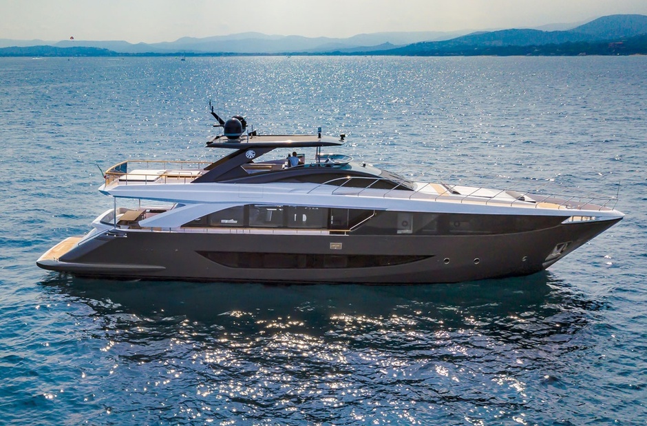 Amer Victoria III