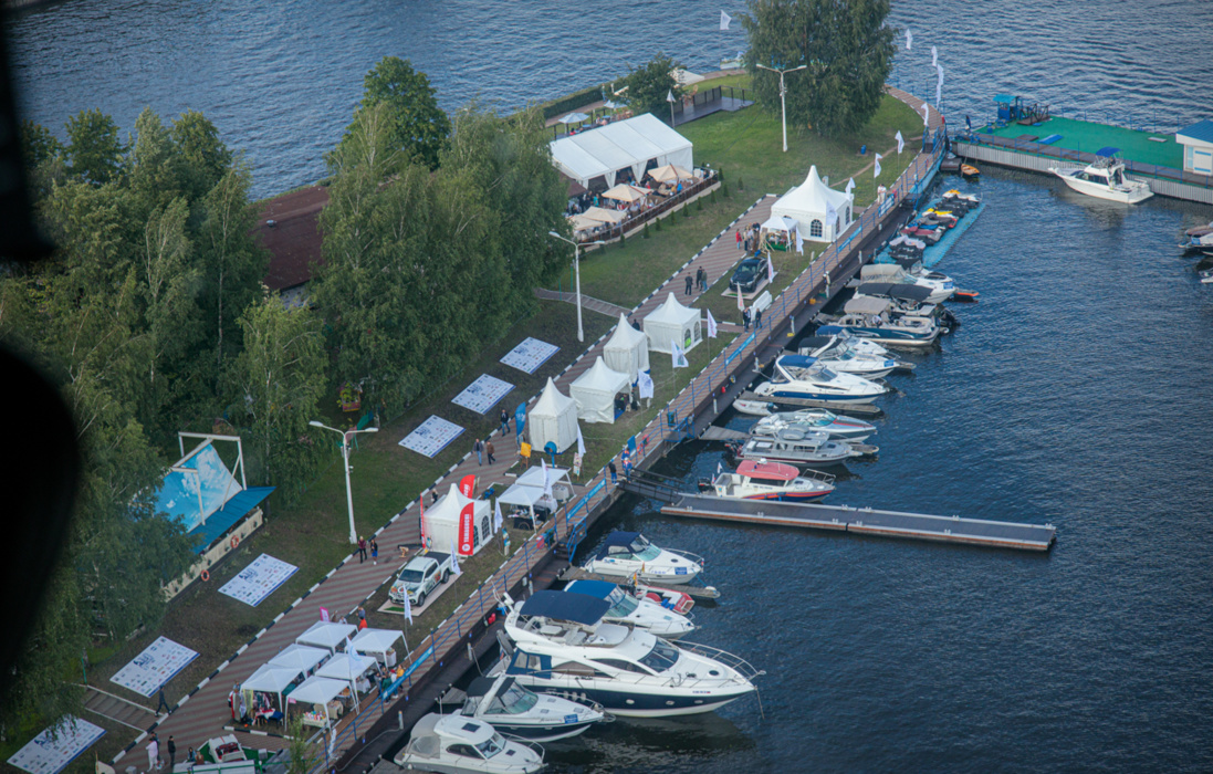 The views from the helicopter are really great, which successfully proves this frame. By the way, the International Moscow Yachting Port is the only one in Moscow and the region capable of accommodating even a superyacht up to 150 meters long.