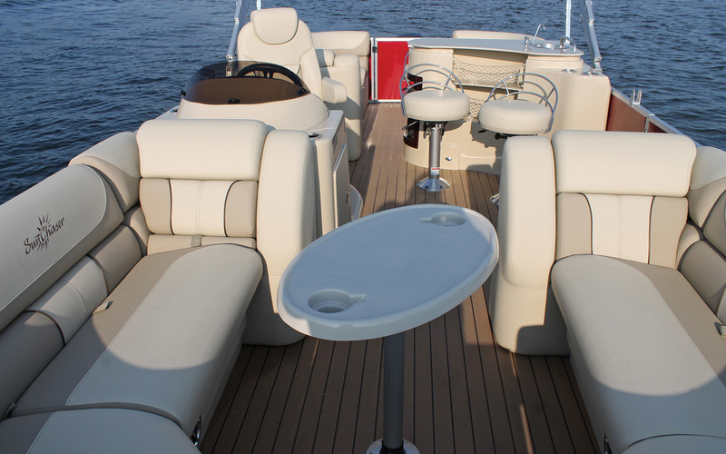 Sunchaser Eclipse 8525 Entertainer