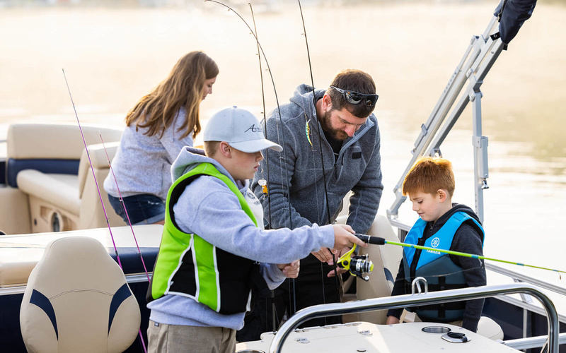 Avalon GS Center Console Fish 23