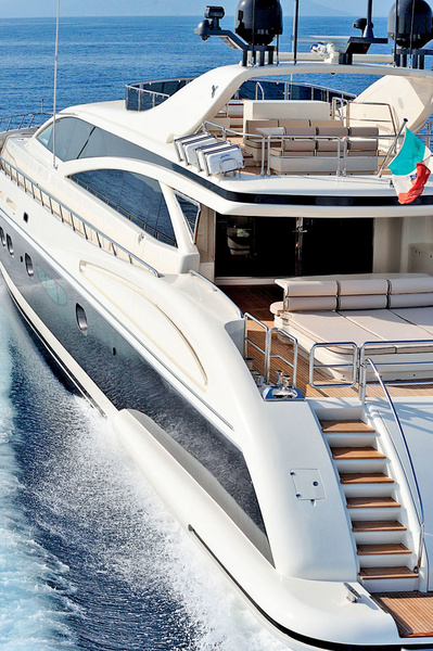 There are several sunbathing and bathing areas on the yacht, all connected by convenient passages.