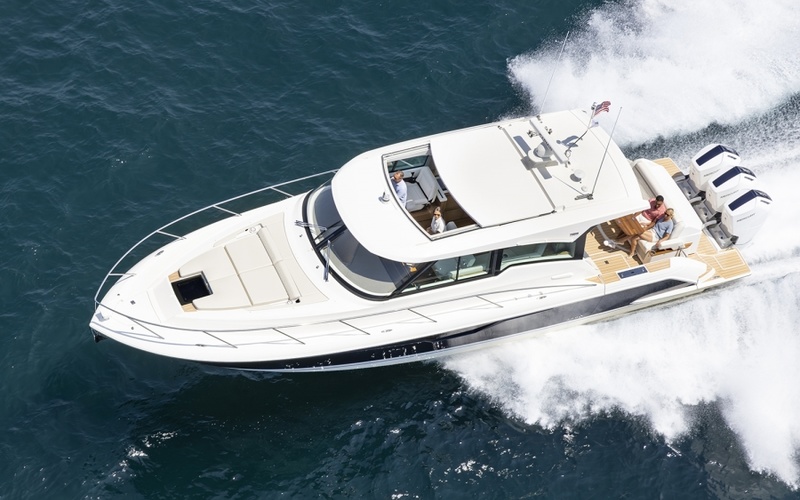 Tiara 48 LE