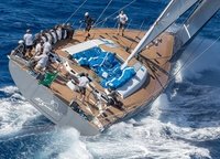 А вот в классе Maxi RC ситуация сложилась сложно: наибольше число первых приходов, да и вообще результат в первые три дня регаты был у мальтийской Cookson 85 Vera. Однако из-за поломки оси руля лодка не финишировала в четвертой гонке и пропустила последнюю, пятую. В результате по итогам соревнований команда заняла лишь третье место. Опередившие в турнирной таблице Vera на 3 очка британская Swan 90 Nefertiti и мальтийская SW-RP90 All Smoke могли похвастаться только одним первым приходом, поэтому победителя определяли по количеству вторых приходов. В итоге «золото» все же досталось британцам.