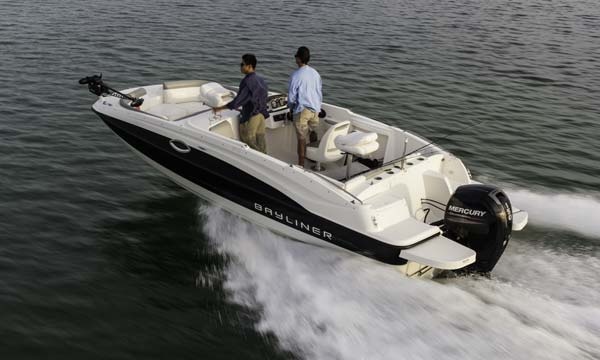 Bayliner 210 Deck Boat