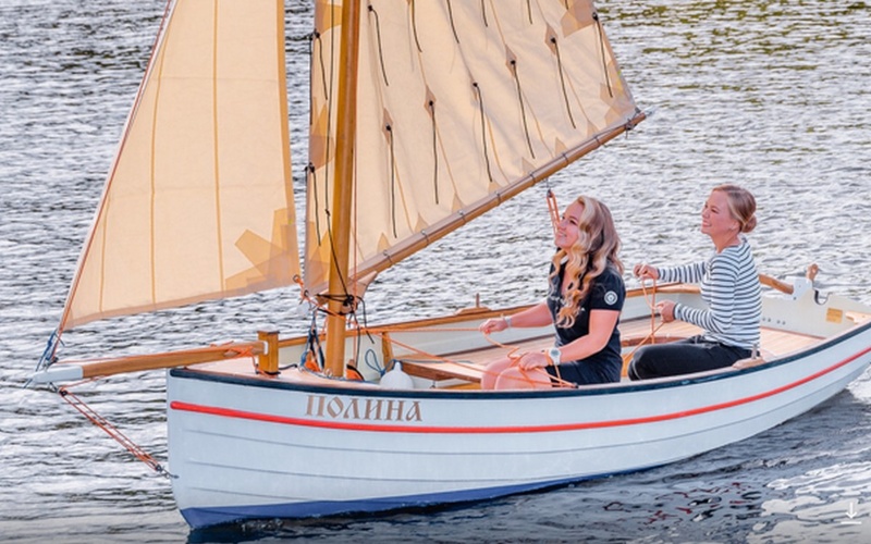 12 футов «12 футов Динги» (12′ Dinghy) с одномачтовым рейковым парусным вооружением шлюп