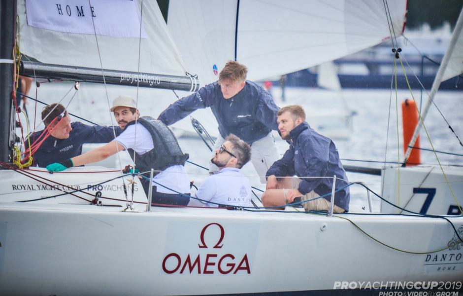 And in the rain and the heat. Photo: Mikhail Groshev.