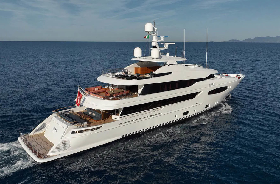 Marin LuxurYachts Tirea