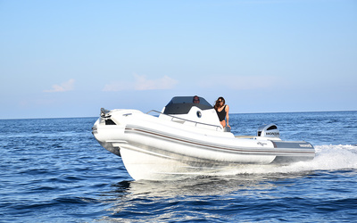Altamarea Discovery 28