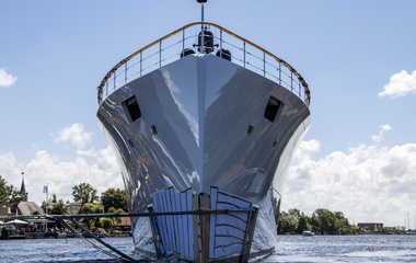 Feadship 818