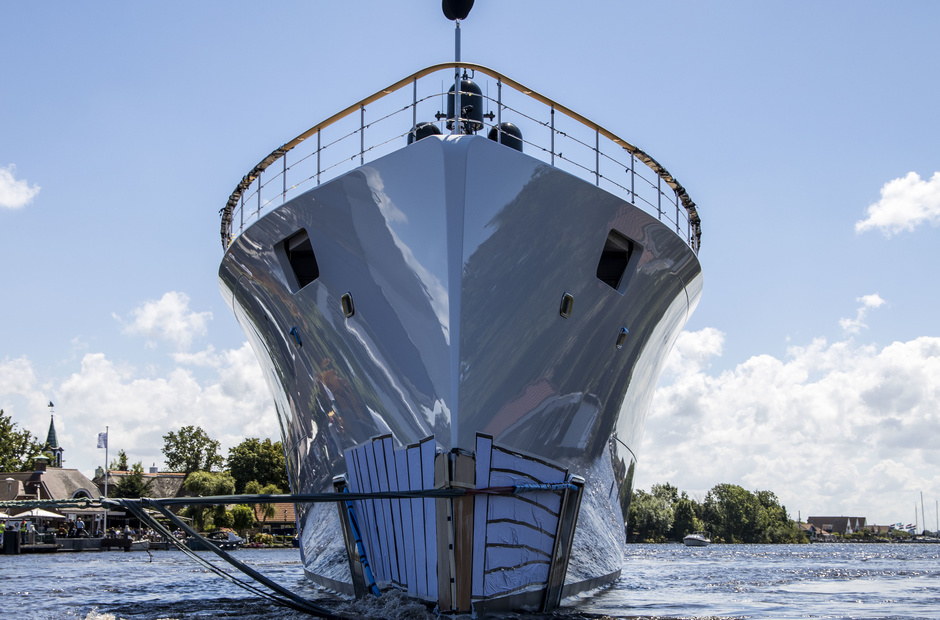 Feadship 818