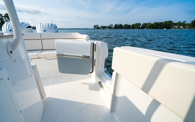 Sea Hunt Escape 28