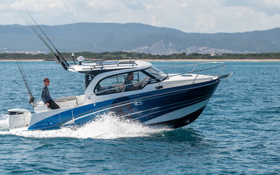Beneteau Antares 8 Fishing