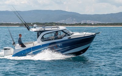 Beneteau Antares 8 Fishing
