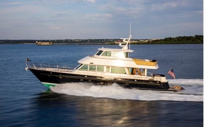 Hunt Ocean 76 Enclosed Pilothouse
