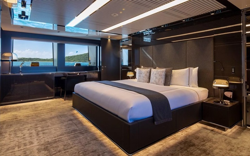 Privateer Flybridge 49