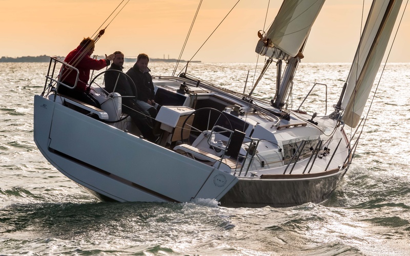 Dufour Grand Large 382