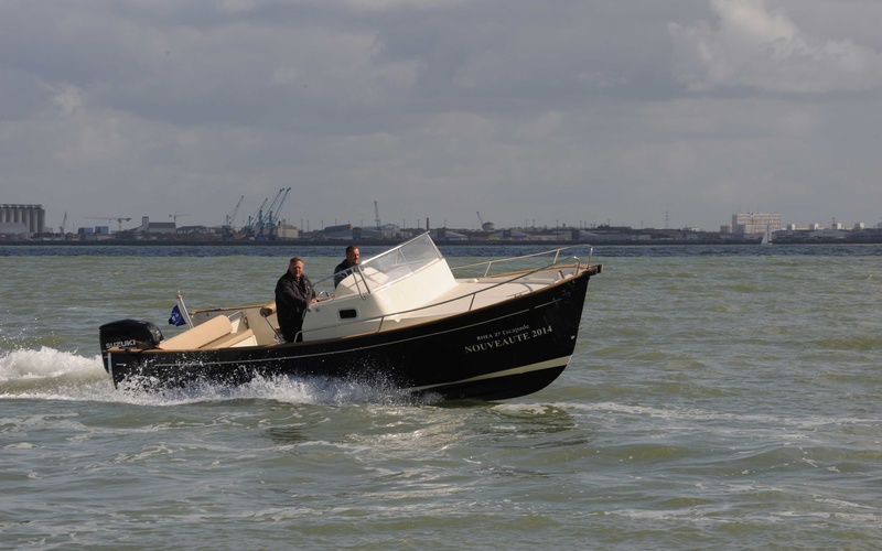Rhea 27 Escapade