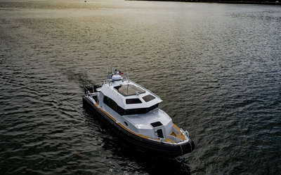Life Proof 33 Yachtline Cabin