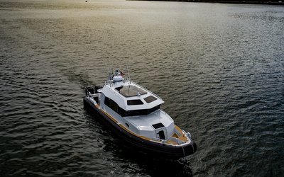 Life Proof 33 Yachtline Cabin