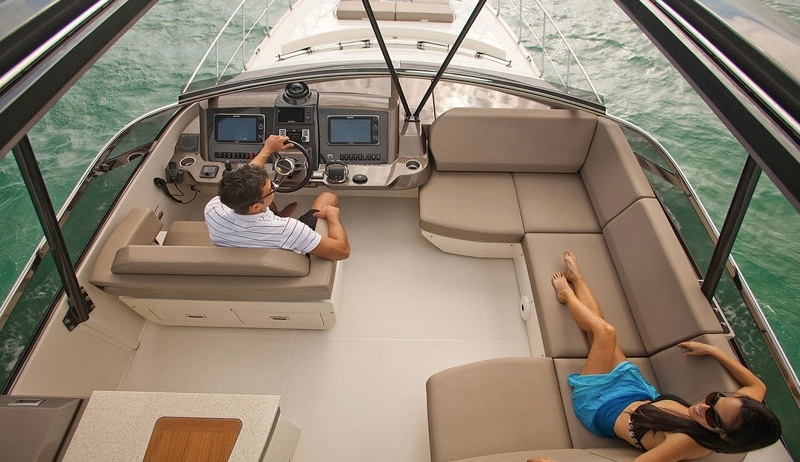 Marquis 630 Sport Yacht