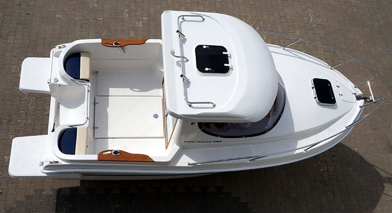 Manara 20 Pilothouse