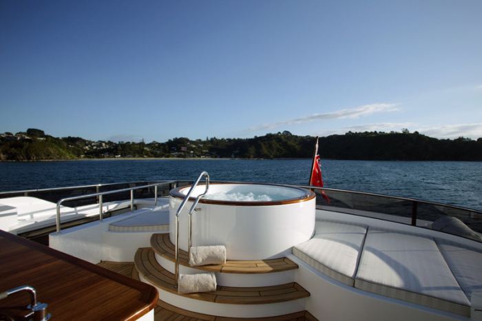 Alloy Yachts S.Q.N