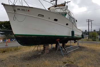 Best offer: we buy a boat at auction.