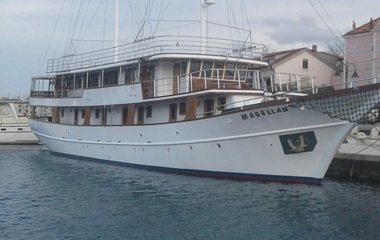 Custom Boats Magellan