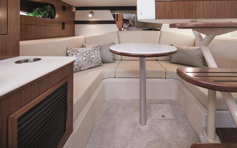 Cruisers Yachts 35 Express