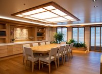 Plenty of windows, plenty of daylight and competent lighting are the basis of coziness.