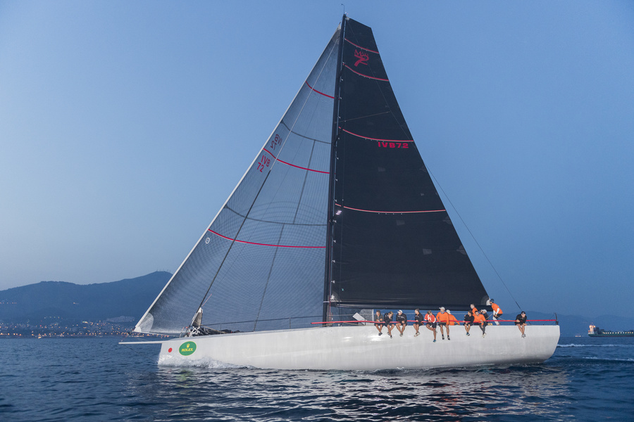 The first finish line was crossed by Maxi 72 Momo Dieter Sean. 