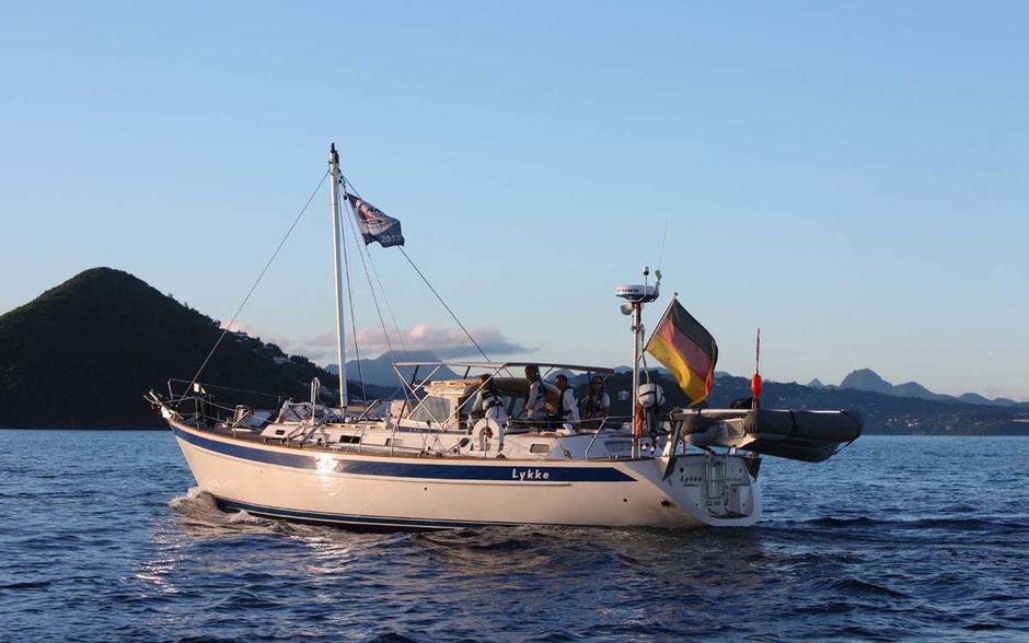 Hallberg-Rassy 46 Lykke with spinnaker-gyk emergency mast