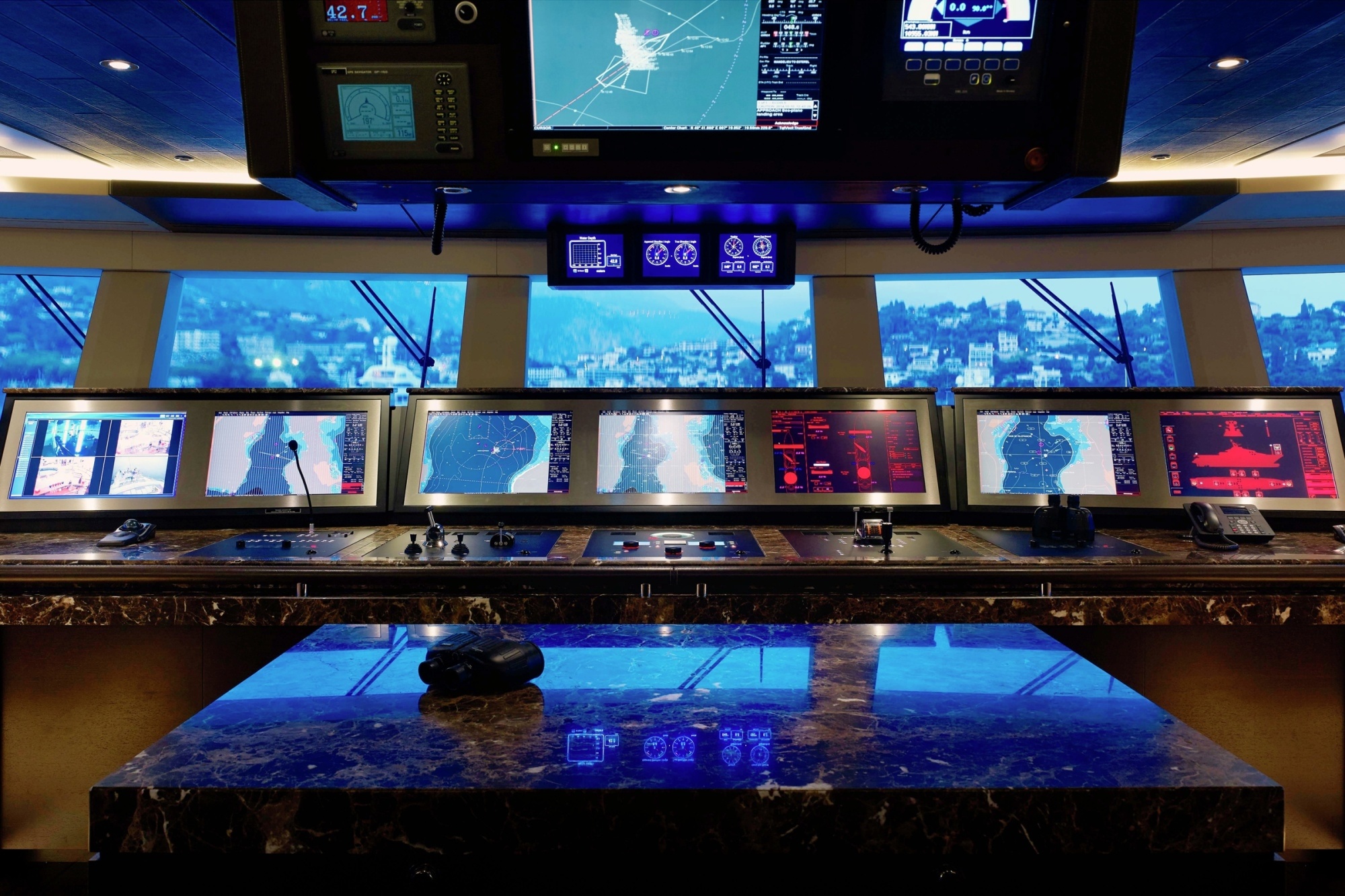 В движение Equanimity приводится двумя двигателями MTU 20V 4000 M73L. Максимальная скорость — свыше 20 узлов.