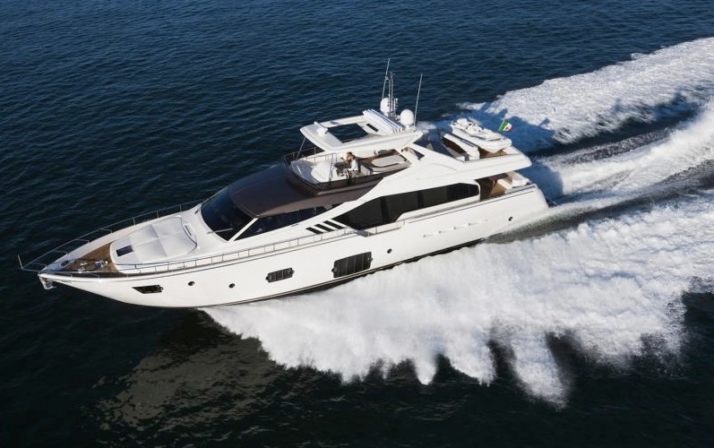 Ferretti 870