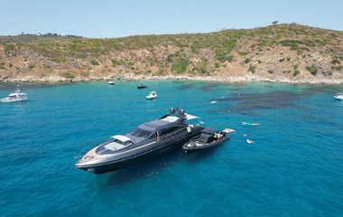 Mangusta Revella