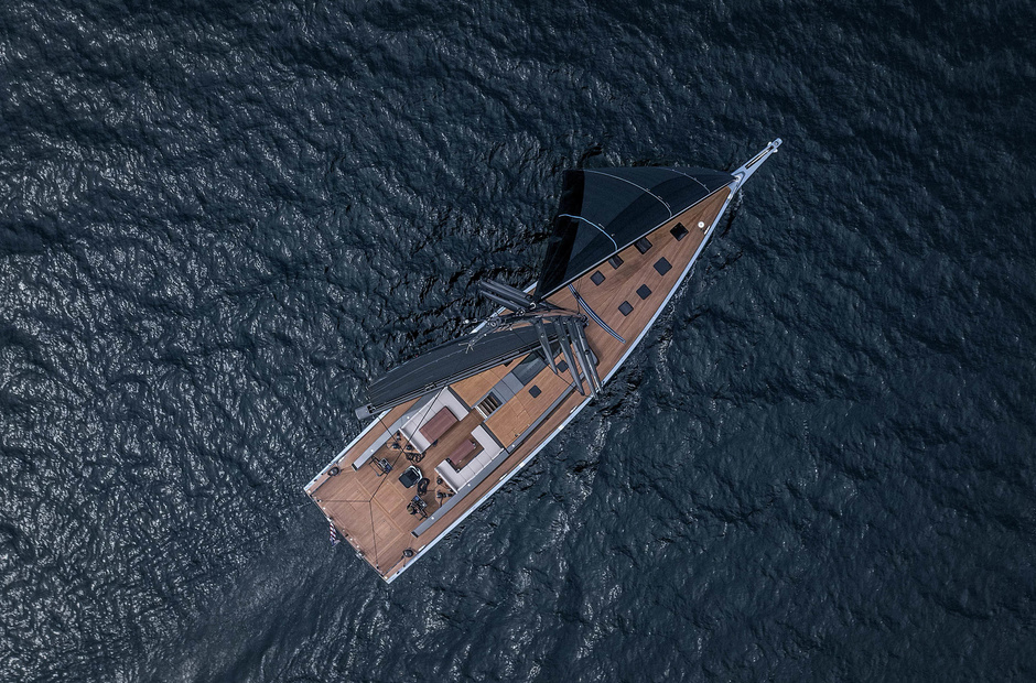Y Yachts Prevail