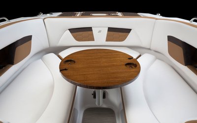 Four Winns HD8 Surf