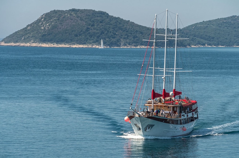 Custom Boats Barbara