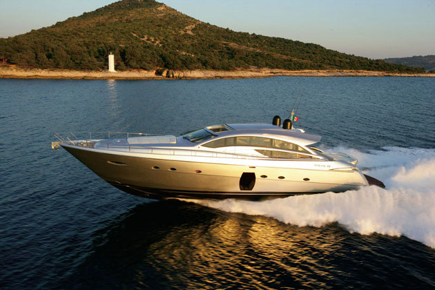 Pershing 72
