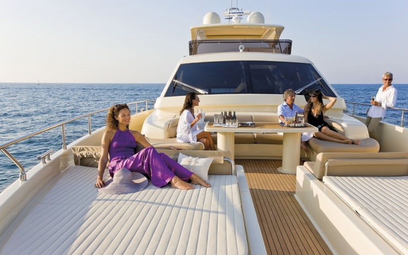 Ferretti Altura 840