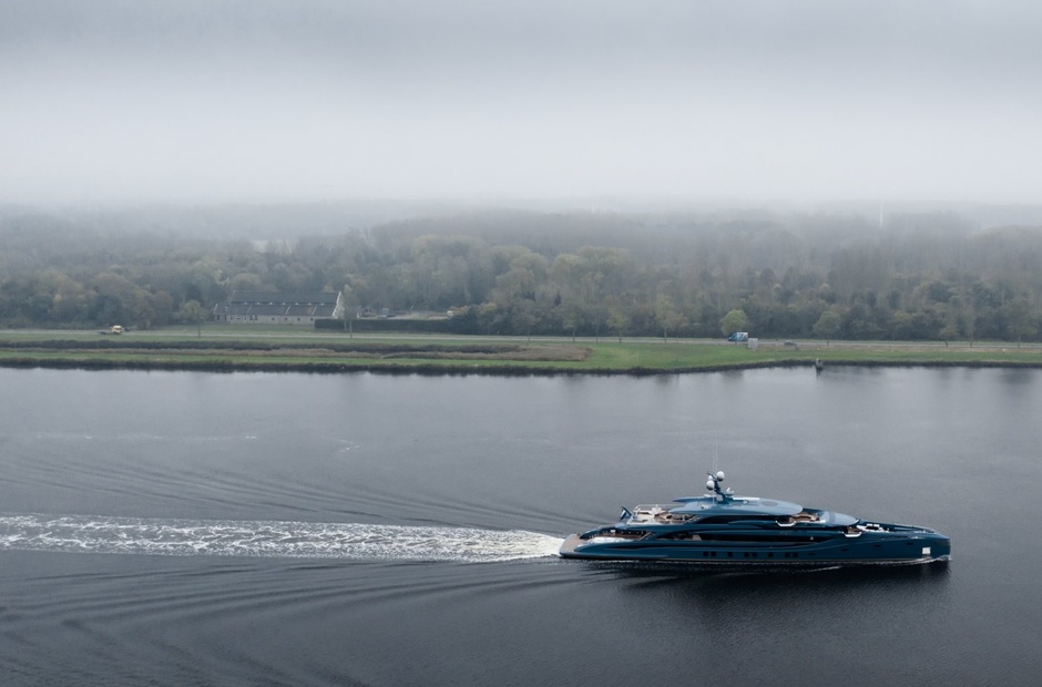 Royal Huisman  Phi