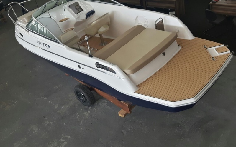 Triton 230 CAB
