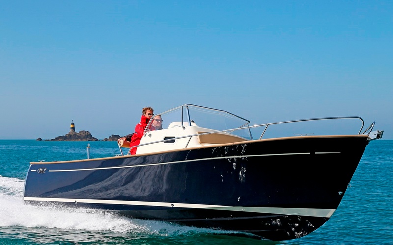 Rhea 27 Escapade