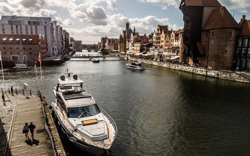 Galeon 700 Skydeck