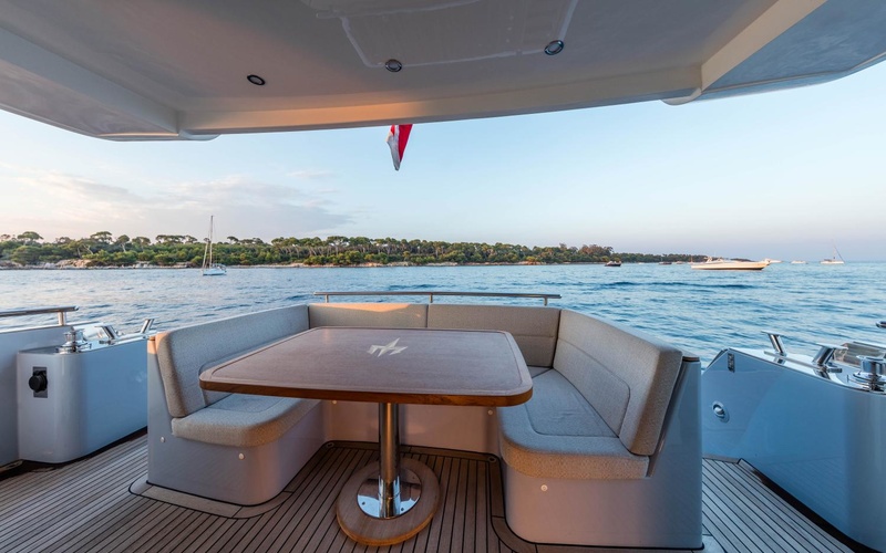 Outer Reef  620 Trident Solara