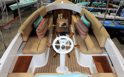 Vision Marine Technologies Fantail 217