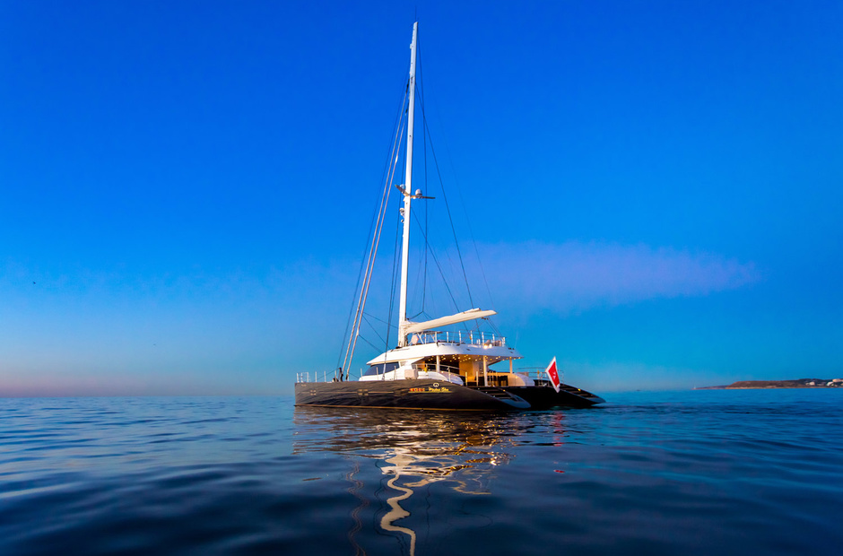 Yachts Industries  Mashua Bluu