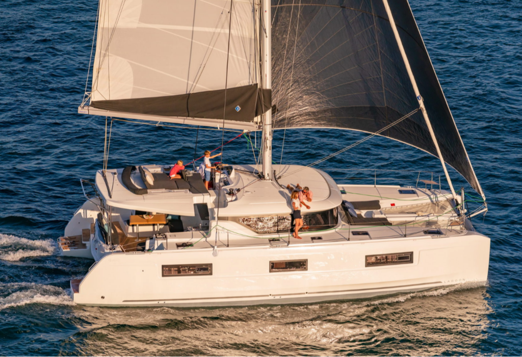 The 14-meter sailing motor catamaran of the French shipyard Lagoon entered the market in June this year. At the current SPIBS it will be presented in Russia for the first time. The motto of this boat - «design and functionality are inseparable». For example, the convertible modular area on the flybridge is not only a space where you can enjoy the sun, but also a second control station for the catamaran. The main «chips» in the Lagoon 46's sailing arms are a shortened gick and a jib, which make it easy to operate when the boat is sailing. There are three or four cabins inside the hulls, which can accommodate up to 12 people in total. 
