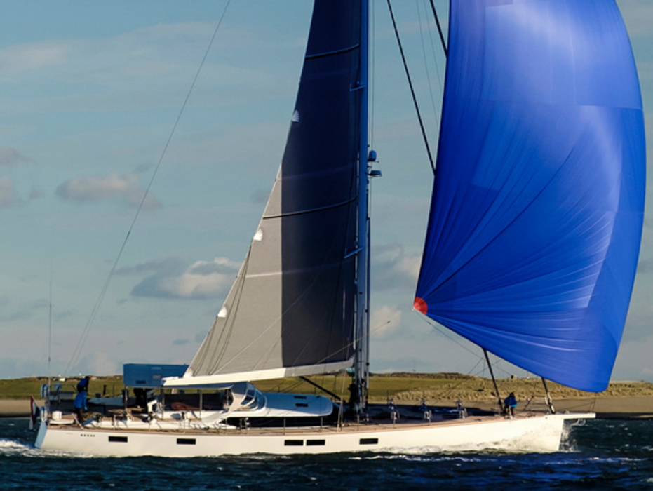 Polina Star IV под парусами
