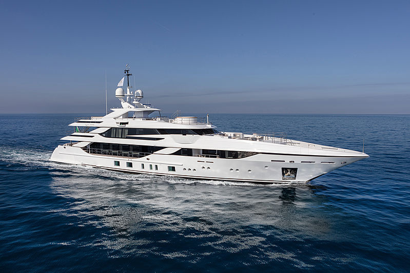 At the stern of Seven there is a beach club, part of which is dedicated to an all-glass sauna.